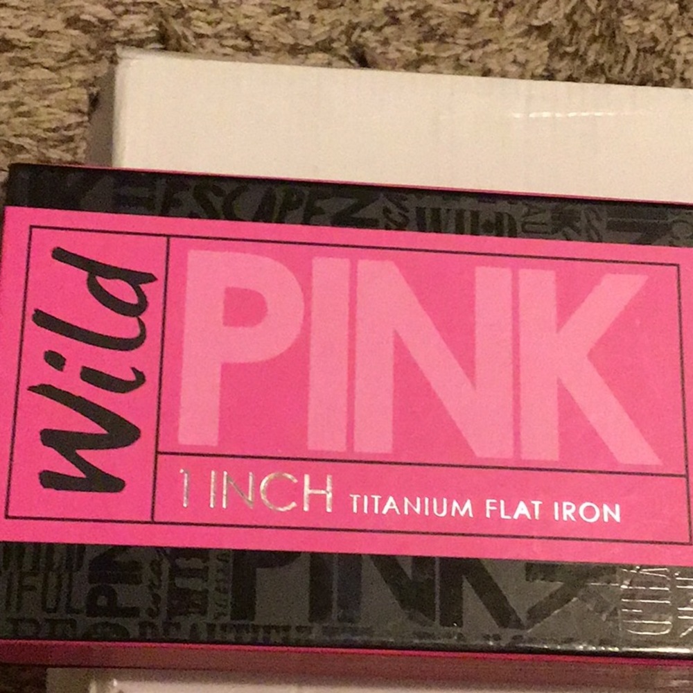 Brand New Wild Pink Salon Flat Iron